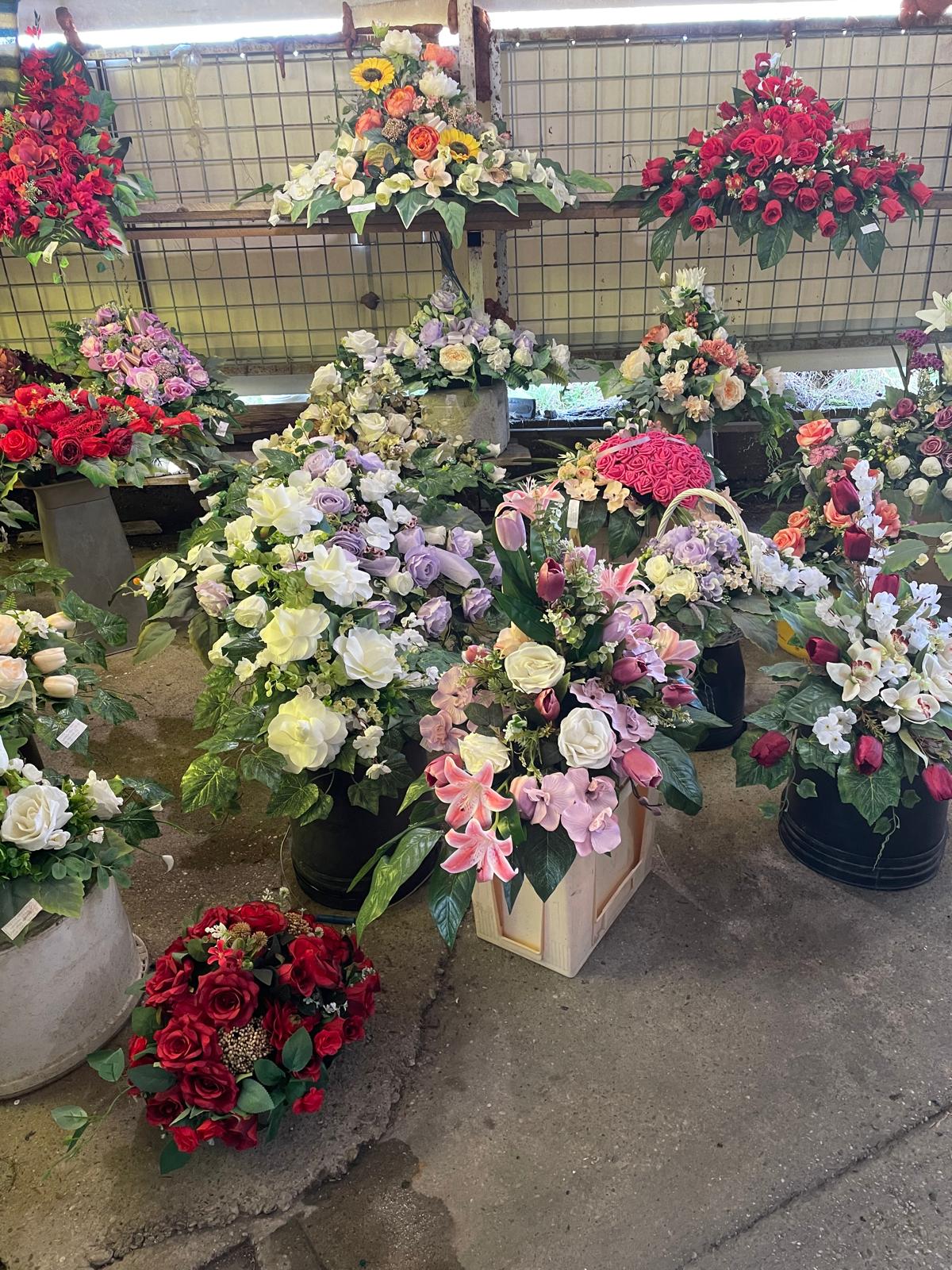 Unutrašnjost cvjećare Tera – izrada pogrebnih aranžmana