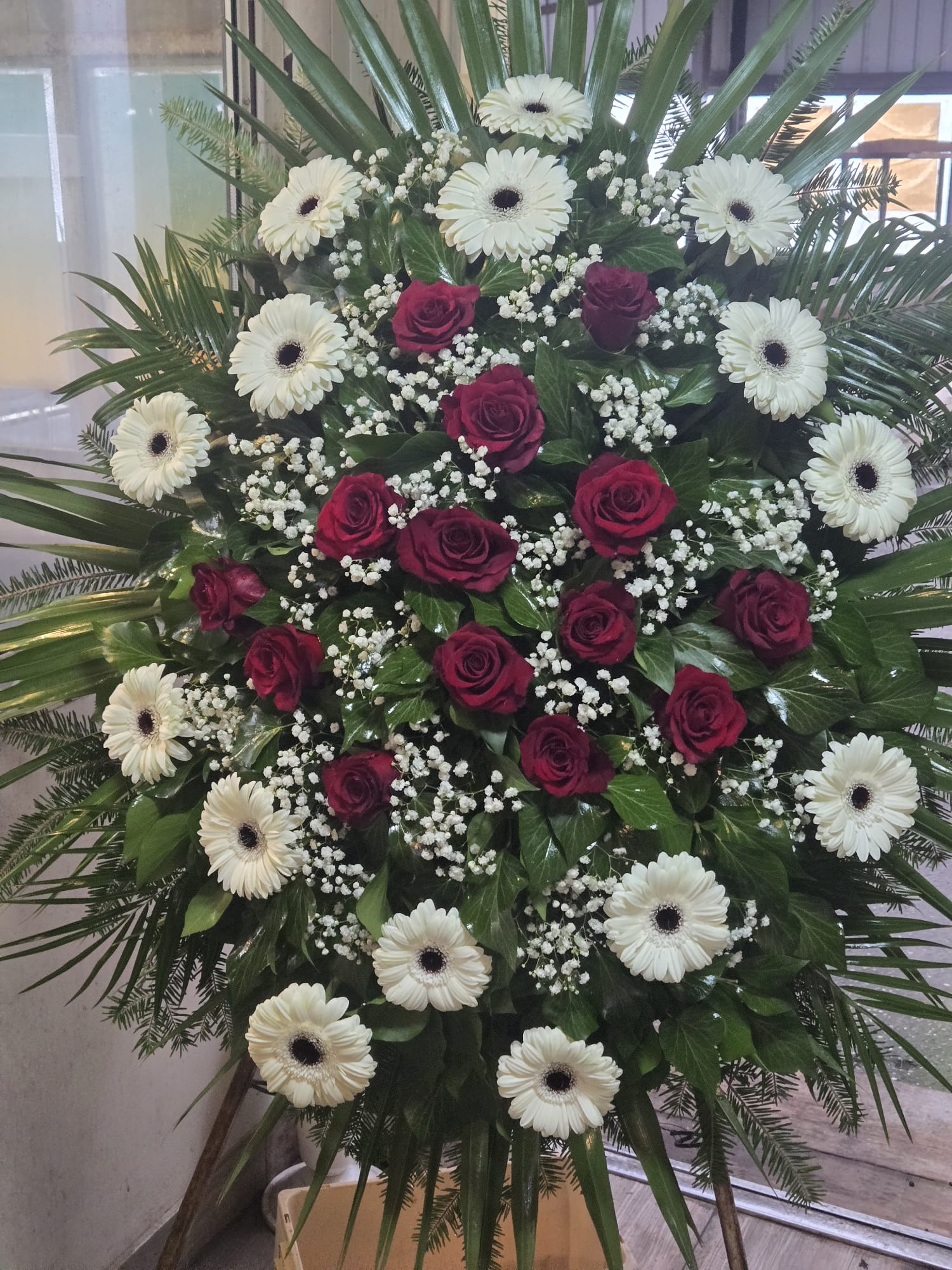 Puni Aranžman aranžman koji pokriva cijeli lijes — Tera cvjećarna Markovo Polje